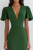 Groene midi-jurk met V-hals en ruches