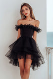 Zwarte Organza Off the Shoulder Een lijn gegolfde korte afstudeerjurk
