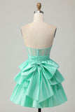 Groene A-lijn Strapless Gelaagde Korset Beaded Korte Homecoming Jurk met Strik