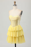 Geel strapless korset A Line gelaagde homecoming jurk