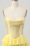 Geel strapless korset A Line gelaagde homecoming jurk