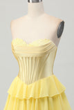 Geel strapless korset A Line gelaagde homecoming jurk