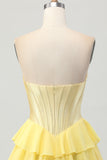 Geel strapless korset A Line gelaagde homecoming jurk