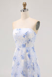Blauwe bloemen A Line strapless geplooide lange bruidsmeisjesjurk