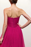 Roze strapless avondjurk met ruches en split