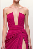 Roze strapless avondjurk met ruches en split