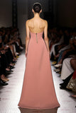Roze eenvoudige strapless lange avondjurk met ruches en split