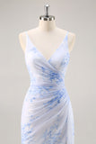 Blauwe bloemen gerimpelde chiffon lange bruidsmeisjesjurk met split