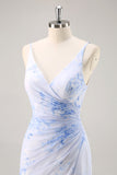Blauwe bloemen gerimpelde chiffon lange bruidsmeisjesjurk met split