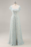 Blauwe bloemen chiffon gegolfde lange bruidsmeisjesjurk met split