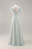 Blauwe bloemen chiffon gegolfde lange bruidsmeisjesjurk met split