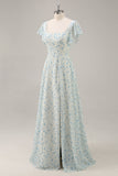 Blauwe bloemen chiffon gegolfde lange bruidsmeisjesjurk met split