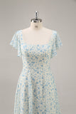Blauwe bloemen chiffon gegolfde lange bruidsmeisjesjurk met split