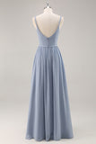 Stoffige blauwe chiffon ruches lange bruidsmeisjesjurk met split