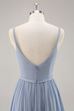 Stoffige blauwe chiffon ruches lange bruidsmeisjesjurk met split