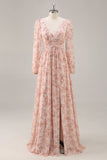 Roze bloemenjurk met V-hals en lange mouwen Chiffon bruidsmeisjesjurk met split