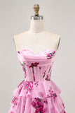 Gelaagde roze strapless homecoming-jurk met bloemen