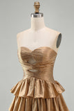 Gouden strapless Een lijnige Homecoming jurk met uitsnede en kralen