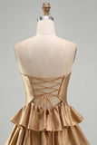 Gouden strapless Een lijnige Homecoming jurk met uitsnede en kralen