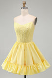 Gele A-lijn strapless parels korset korte homecomingjurk met ruches
