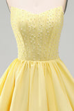 Gele A-lijn strapless parels korset korte homecomingjurk met ruches