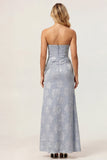 Stoffige blauwe print strapless schede met gerimpelde midi-jurk met split