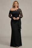 Zwarte schede met lange mouwen gerimpeld plusmaat Mother of the Bride jurk