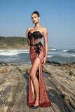 Strapless bordeauxrode zeemeermin-avondjurk met split