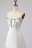 Witte A-lijn strapless satijnen trouwjurk met kralen