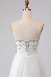 Witte A-lijn strapless satijnen trouwjurk met kralen