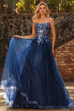 Marineblauw strapless doorschijnend korset Een lange tule galajurk met pailletten