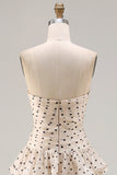 Strapless abrikozenzwart stipje A Line gelaagde ruche, uitgesneden lange galajurk met split