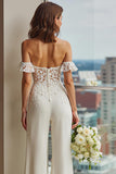 Witte kanten off-shoulder bruidsjumpsuits