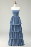 Strapless stoffige blauwe A-lijn geplooide gelaagde lange bruidsmeisjesjurk