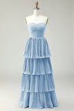 Strapless stoffige blauwe A-lijn geplooide gelaagde lange bruidsmeisjesjurk