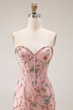 Strapless bloemenkorsetkorsetlijfje met een nauwsluitende lange galajurk met roksplit
