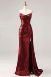 Metallic bordeauxrode strapless gerimpelde zeemeermin lange galajurk met split