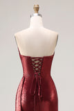 Metallic bordeauxrode strapless gerimpelde zeemeermin lange galajurk met split