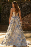Stoffig blauw bloemen strapless korset, een lange galajurk met split