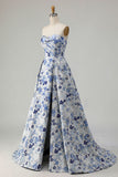 Blauwe Bloem strapless Een lange baljurk met lijnprint en split