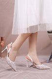 Elegante witte spitse slingback stiletto hakken trouwschoenen met bloemige applicaties