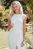 Witte kanten muts met witte mouwen met lange trouwjurk met split