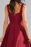 Bordeauxrode satijn Dikke bandjes gerimpeld Een lange bruidsmeisjesjurk