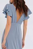 Stoffige blauwe chiffon V-hals A-lijn lange bruidsmeisjesjurk met fladderende mouwen