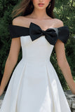 Witte A-lijn off-the-shoulder midi verlovingsjurk met strik