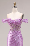 Paarse zeemeermin met off-the-shoulder geappliqueerde korsetjurk met gerimpelde galajurk met split
