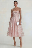 Glinsterende bloemen geappliqueerde roze strapless A-lijn midi jurk
