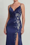 Marineblauw satijn spaghettibandjes met appliquatie Mother of the Bride jurk met split