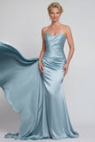 Blauwe gerimpelde strapless zeemeermin lange satijnen moeder van de bruid jurk met cape