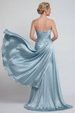 Blauwe gerimpelde strapless zeemeermin lange satijnen moeder van de bruid jurk met cape